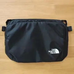 THE NORTH FACE ブラックポーチ 約27cm x 18.5cm