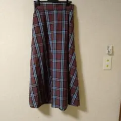 茶色と青のチェック柄フレアスカート