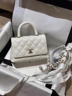 CHANEL ホワイト キルティング バッグ