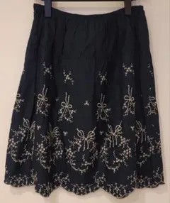 匿名配送　ロイスクレヨン　スカート　ネイビー　刺繍　リボン　美品