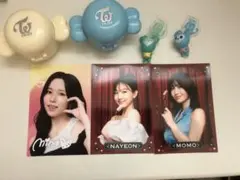 TWICE ファミマ 写真、ガチャガチャ（ナヨン、ミナ、モモ、ダヒョン）