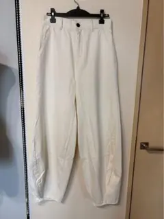 the black デニムパンツ ホワイト バルーン バレルレッグパンツのサムネイル