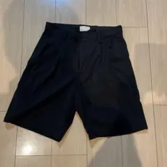 黒 ショートパンツ プリーツ入りのサムネイル