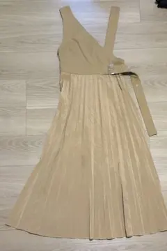 EVRIS ワンショルダー プリーツワンピース ベージュ