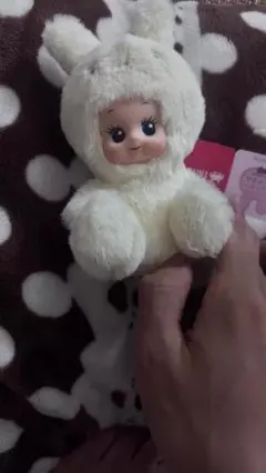 ウサギコスチュームのぬいぐるみ