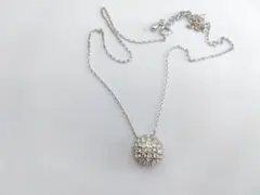 シルバークリスタル風ボールネックレス　半丸　スワロフスキー