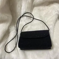 ビーズ装飾の黒いショルダーバッグ