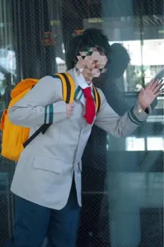 ヒロアカ 緑谷出久 デク リュック スニーカー 靴 黄色いリュック 赤い靴