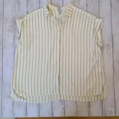 KBF ストライプ半袖スキッパーシャツ Vネック アイボリー 透け感 ゆったり