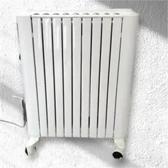 デロンギ　オイルヒーター RHJ65L0915　ホワイト キャスター付き Amazon | De'Longhi (デロンギ) オイルヒーター ユニカルド RHJ65L0915