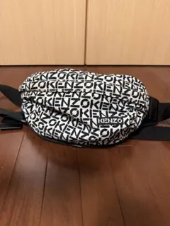 KENZO リピートロゴ ボディバッグ／ウエストポーチ