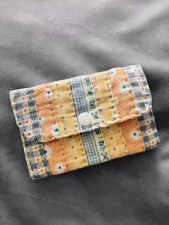 パッチワークのミニポーチ＊仕切り2段＊カード入れ・お薬ケースに＊ハンドメイド