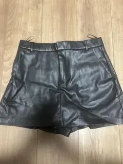 ZARAレザーショートパンツ