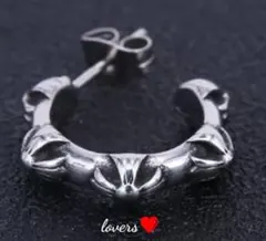 送料無料片耳1個クロムシルバーサージカルステンレスメタルクロス十字架フープピアス