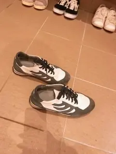 ドラゴンベアード スニーカー