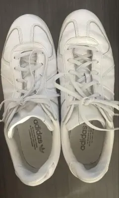 adidas ホワイト スニーカー