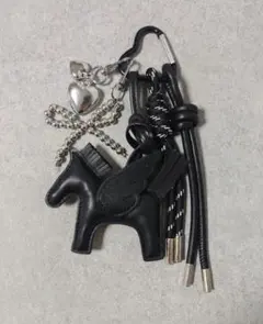 じゃらじゃらキーホルダー バッグチャーム キーチャーム　馬　レザー調　黒