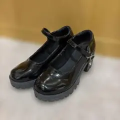 厚底ストラップパンプス ブラック エナメル調　　24cm