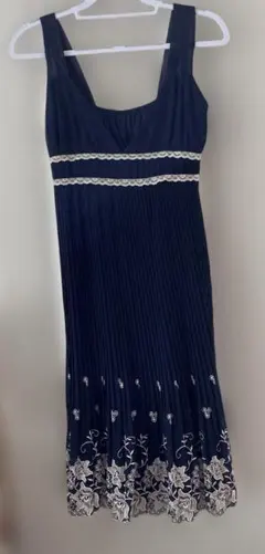 お値下げ！パステルマム⭐︎裾刺繍プリーツドレス⭐︎美品