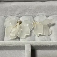 花柄　ピアス　クリア　ホワイト