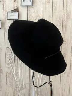 黒いアウトドアハット