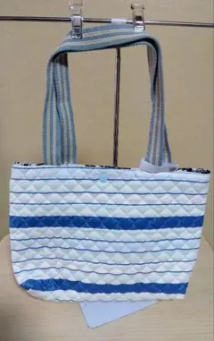 青と白のストライプキルティングバッグ