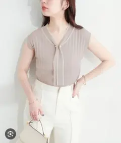 【natural couture】パールバー付ボウタイニットプルオーバーのサムネイル