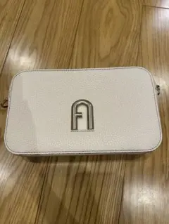 【未使用級】FURLAプリムラ ショルダーバッグ カメラバッグ ロゴ金具