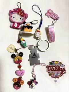 【お買得】キーホルダー・ストラップ8点とシールのセット