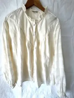 フリルネック シャツ