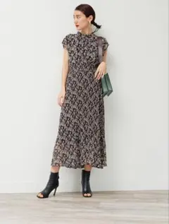モックネックダブルプリーツロングワンピース