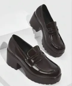 ヒール付きローファー ブラック