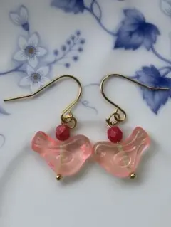 小鳥のチェコビーズのピアス　ハンドメイド