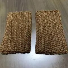 冷えから手首を守る　茶色の手編み ハンドウォーマー