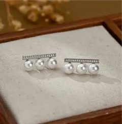 3連パール　ピアス　シルバー　上品　フォーマル　普段使い　高級感