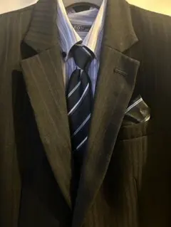 LEON フォーマルスーツ 160cm ネクタイ、バッジ、ポケットチーフ付き