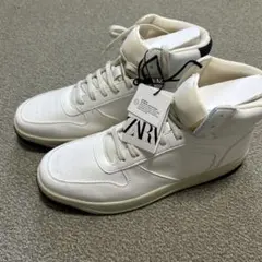 ZARA ハイカットスニーカー　ホワイトのサムネイル