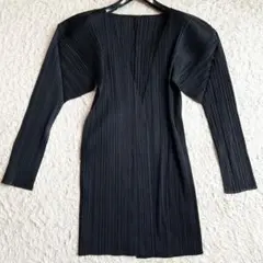 極美品 ✨️希少 イッセイミヤケ PLEATS PLEASE 定番 カーディガンのサムネイル