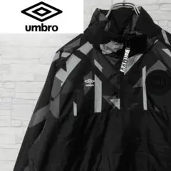 【美品】UMBRO アンブロ サッカーピステ 幾何学模様 ブラック M