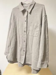 ユニクロ　オーバーサイズ グレー ボタンアップシャツ