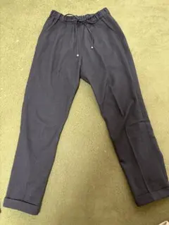 アーバンリサーチドアーズ　タックテーパードパンツ　黒スラックス　ゴムウエスト