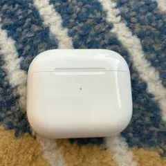 Apple AirPods 第3世代 充電ケース付き 本体のサムネイル