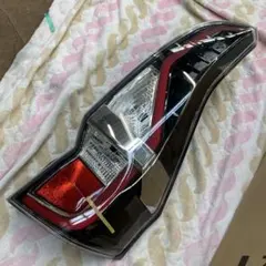 2025年最新】セレナ c27 テールランプ 右の人気アイテム - メルカリ