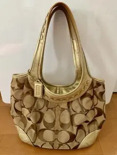 Coach ゴールド ロゴ柄 トートバッグ