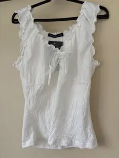 【新品タグ付き】BRANDY MELVILLE ホワイトノースリーブブラウス