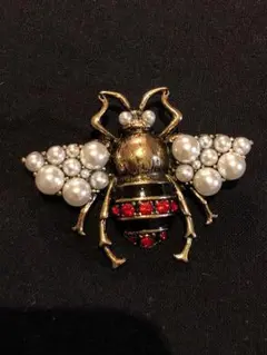 ラッキービー ミツバチブローチ 蜜蜂　コサージュ　レディースアクセサリー　バッヂ