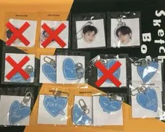 treasure カプセルトイ　顔アクキー　ハートチャーム　黒板