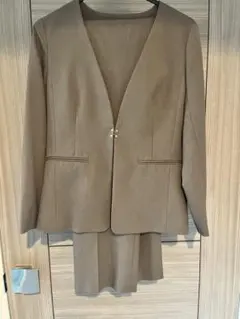 美品　ブラウン　パンツスーツのサムネイル