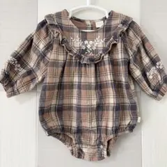 tete a tete/テータテート　チェックロンパース　花柄刺繍　フリル　80