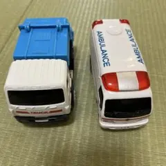 働く車　救急車とゴミ収集車